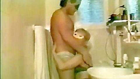 VERO CUCKOLD AMATORIALE ITALIANO,PORCA IN DOPPIA PENETRAZIONE(DIALOGHI)