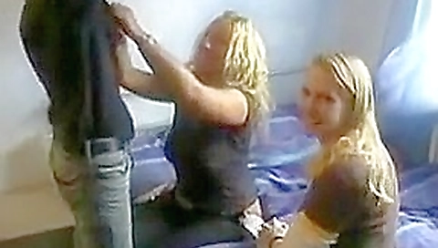 Un allemand se tape deux bonnes femelles bisexuelles